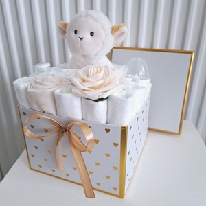 Bárányka baba box, pelenkatorta  4-8 kg pelenka doboz, babaváró csomag, kelengye - játék & sport - babalátogató ajándékcsomag - Meska.hu