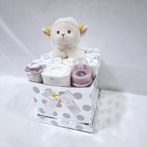 Bárányka pelenkatorta, 2-5 kg pelenkatorony, babaváró csomag, kelengye - játék & sport - babalátogató ajándékcsomag - Meska.hu