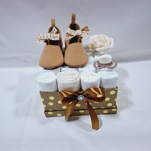 Tipegő baba box, pelenkatorta  4-8 kg pelenka doboz, babaváró csomag, kelengye - játék & sport - babalátogató ajándékcsomag - Meska.hu
