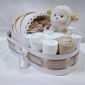 Bárányka bölcső pelenkatorta 2-5 kg, pelenkatorony, babaváró csomag, kelengye - játék & sport - babalátogató ajándékcsomag - Meska.hu