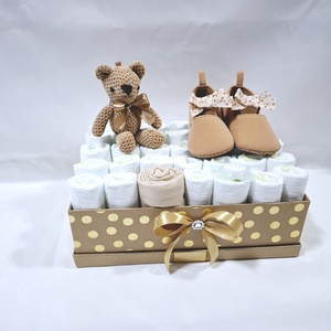 Tipegő  maci baba box, pelenkatorta  2-5 kg pelenka doboz, babaváró csomag, kelengye - játék & sport - babalátogató ajándékcsomag - Meska.hu