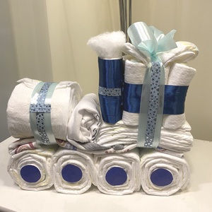 Mozdony vonat pelenkatorta, pelenkatorony, kelengye 2-5 kg babaváró csomag, Játék & Sport, Babalátogató ajándékcsomag, Mindenmás, MESKA