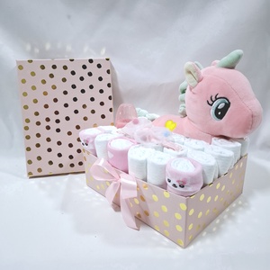 Egyszarvú baba box, pelenkatorta 4-8kg pelenkatorony, babaváró csomag - játék & sport - babalátogató ajándékcsomag - Meska.hu