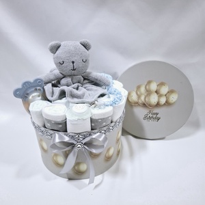 Maci baba box cumilánccal, pelenkatorta 4-8 kg pelenkatorony, babaváró csomag, kelengye - játék & sport - babalátogató ajándékcsomag - Meska.hu