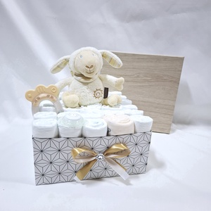 Kis bárány zenélő pelenkatorta , 2-5 kg pelenkatorony, babaváró csomag, kelengye - játék & sport - babalátogató ajándékcsomag - Meska.hu