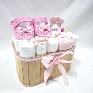 Tipegő baba box cumilánccal, pelenkatorta 2-5kg pelenkatorony, babaváró csomag, kelengye - játék & sport - babalátogató ajándékcsomag - Meska.hu