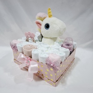 Egyszarvú baba box,  pelenkatorta 2-5 kg, pelenka doboz, babaváró csomag, kelengye - játék & sport - babalátogató ajándékcsomag - Meska.hu