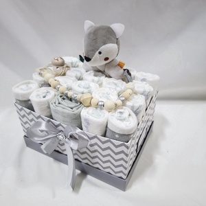 Róka baba box cumilánccal pelenkatorta 2-5 kg, pelenka doboz, babaváró csomag, kelengye - játék & sport - babalátogató ajándékcsomag - Meska.hu