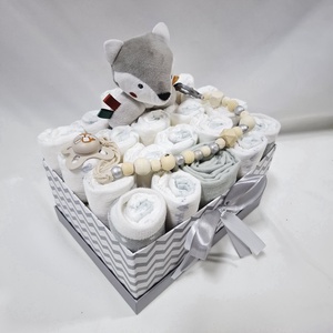 Róka baba box cumilánccal pelenkatorta 2-5 kg, pelenka doboz, babaváró csomag, kelengye - játék & sport - babalátogató ajándékcsomag - Meska.hu