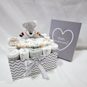 Róka baba box cumilánccal pelenkatorta 2-5 kg, pelenka doboz, babaváró csomag, kelengye - játék & sport - babalátogató ajándékcsomag - Meska.hu