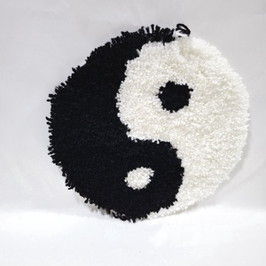 Yin and Yang harmónia kézi csomózású falidísz, faliszőnyeg , dekoráció - otthon & életmód - dekoráció - fali és függő dekoráció - falra akasztható dekor - Meska.hu