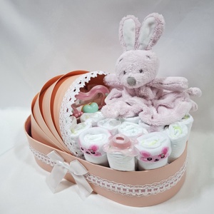 Nyuszi bölcső pelenkatorta 2-5 kg, pelenkatorony, babaváró csomag, kelengye - játék & sport - babalátogató ajándékcsomag - Meska.hu