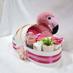 Flamingó bölcső pelenkatorta 2-5 kg, pelenkatorony, babaváró csomag, kelengye - játék & sport - babalátogató ajándékcsomag - Meska.hu