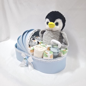 Pingvin bölcső pelenkatorta 3-6 kg, pelenkatorony, babaváró csomag, kelengye - játék & sport - babalátogató ajándékcsomag - Meska.hu
