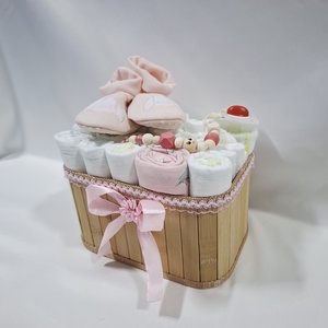 Tipegő baba box cumilánccal, pelenkatorta 2-5 kg pelenkatorony, babaváró csomag, kelengye - játék & sport - babalátogató ajándékcsomag - Meska.hu