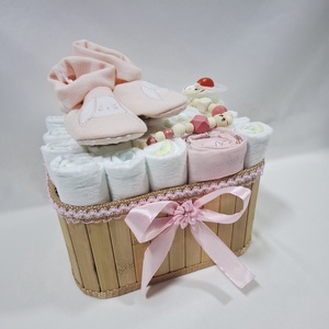 Tipegő baba box cumilánccal, pelenkatorta 2-5 kg pelenkatorony, babaváró csomag, kelengye - játék & sport - babalátogató ajándékcsomag - Meska.hu