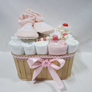 Tipegő baba box cumilánccal, pelenkatorta 2-5 kg pelenkatorony, babaváró csomag, kelengye - játék & sport - babalátogató ajándékcsomag - Meska.hu