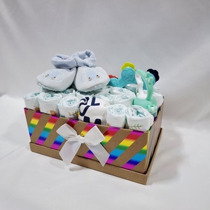 Tipegő baba box etetőcumival, pelenkatorta 6-10 kg pelenkatorony, babaváró csomag, kelengye - játék & sport - babalátogató ajándékcsomag - Meska.hu