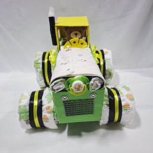 Traktor pelenkatorta, 3-6 kg pelenkatorony, babaváró csomag, kelengye - baba - mama - pelenkázó, babafürdető kellékek - pelenkatorta - Meska.hu