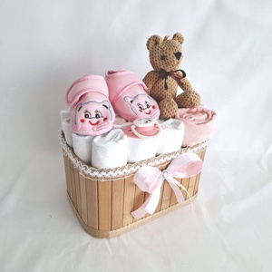 Tipegő mackó pelenkatorony, pelenkatorta babaváró csomag 4-8kg - játék & sport - babalátogató ajándékcsomag - Meska.hu