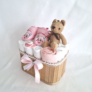 Tipegő mackó pelenkatorony, pelenkatorta babaváró csomag 4-8kg - játék & sport - babalátogató ajándékcsomag - Meska.hu