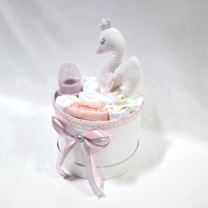 Hattyú baba box, pelenkatorta  2-5 kg pelenka doboz, babaváró csomag, kelengye - baba - mama - pelenkázó, babafürdető kellékek - pelenkatorta - Meska.hu