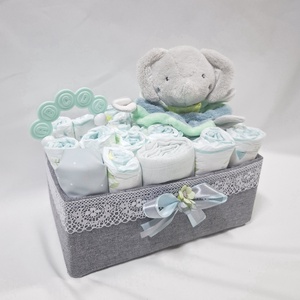 Kis elefánt rágcsával baba box, pelenkatorta 6-10 kg pelenkatorony, babaváró csomag, baba kelengye - baba - mama - pelenkázó, babafürdető kellékek - pelenkatorta - Meska.hu