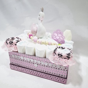 Kis hattyú cumiláncos rágcsával baba box, pelenkatorta 3-6 kg pelenkatorony, babaváró csomag, baba kelengye - baba - mama - pelenkázó, babafürdető kellékek - pelenkatorta - Meska.hu
