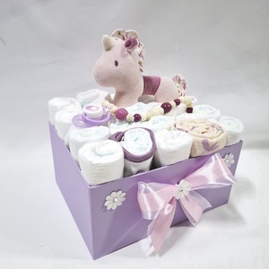 Egyszarvú cumilánccal baba box, pelenkatorta 3-6 kg pelenkatorony, babaváró csomag, baba kelengye - baba - mama - pelenkázó, babafürdető kellékek - pelenkatorta - Meska.hu