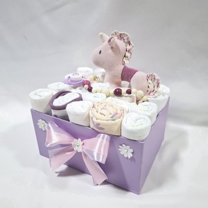 Egyszarvú cumilánccal baba box, pelenkatorta 3-6 kg pelenkatorony, babaváró csomag, baba kelengye - baba - mama - pelenkázó, babafürdető kellékek - pelenkatorta - Meska.hu