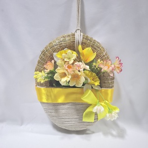 Lágyszínű virágos koszorú, ajtódísz, ablakdísz, kopogtató - otthon & életmód - dekoráció - ajtó- és ablak dekoráció - ajtódísz & kopogtató - Meska.hu