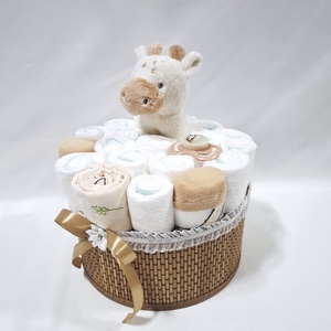 Kis tehén baba box, pelenkatorta 4-8kg pelenkatorony, babaváró csomag, kelengye - baba - mama - pelenkázó, babafürdető kellékek - pelenkatorta - Meska.hu