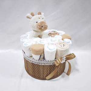 Kis tehén baba box, pelenkatorta 4-8kg pelenkatorony, babaváró csomag, kelengye - baba - mama - pelenkázó, babafürdető kellékek - pelenkatorta - Meska.hu
