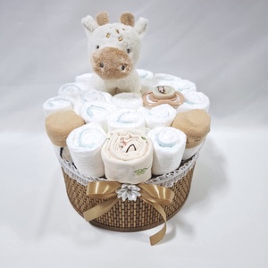 Kis tehén baba box, pelenkatorta 4-8kg pelenkatorony, babaváró csomag, kelengye - baba - mama - pelenkázó, babafürdető kellékek - pelenkatorta - Meska.hu