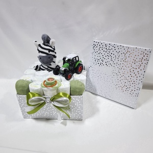 Traktor pelenkatorta , 4-8 kg pelenkatorony, babaváró csomag, kelengye - baba - mama - pelenkázó, babafürdető kellékek - pelenkatorta - Meska.hu