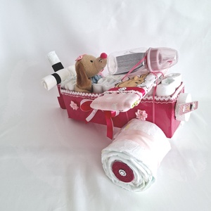  Kis kutya repülő pelenkatorta, 2-5 kg pelenkatorony, babaváró csomag, kelengye - baba - mama - pelenkázó, babafürdető kellékek - pelenkatorta - Meska.hu