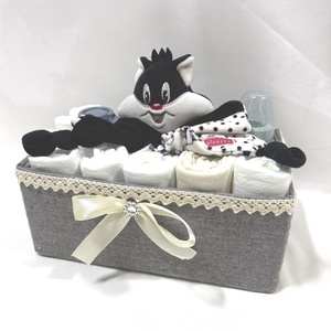 Szilveszter cica baba box, pelenkatorta 4-8 kg pelenkatorony, babaváró csomag, baba kelengye - baba - mama - pelenkázó, babafürdető kellékek - pelenkatorta - Meska.hu