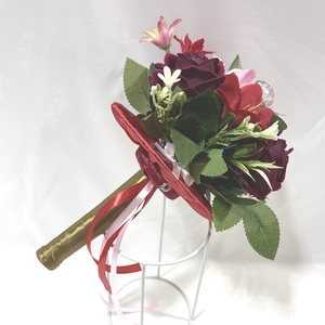 Ünnep rózsával, örökcsokor, virág csokor, kézicsokor, ajándék (édességgel) - otthon & életmód - virágdekoráció - virágok - virágcsokor - Meska.hu