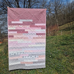 Egyedi gyerektakaró mályva-rózsaszín-szürke színekben - Stripes quilt - Meska.hu