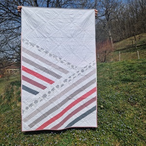 Egyedi gyerektakaró, kétoldalú, mályva-rózsaszín-szürke színekben - Stripes quilt - otthon & életmód - babaszoba, gyerekszoba - babatakaró, gyerek pléd - Meska.hu