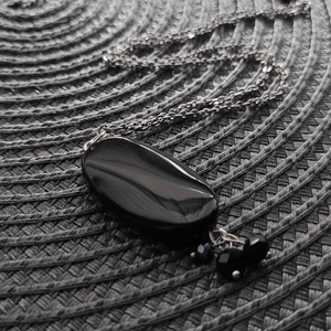 Fekete medálos nyaklánc - ékszer - nyaklánc - medálos nyaklánc - Meska.hu