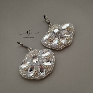 White sparkle fülbevaló - ékszer - fülbevaló - lógós kerek fülbevaló - Meska.hu