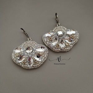 White sparkle fülbevaló - ékszer - fülbevaló - lógós kerek fülbevaló - Meska.hu