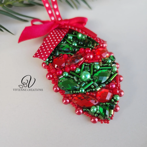Csúcsos karácsonyi dísz , Karácsony, Karácsonyi lakásdekoráció, Karácsonyi lakásdíszek, Gyöngyfűzés, gyöngyhímzés, MESKA