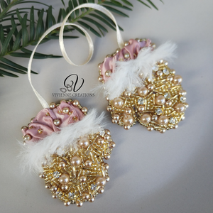 Karácsonyi dísz kesztyűcske , Karácsony, Karácsonyi lakásdekoráció, Karácsonyfadíszek, Gyöngyfűzés, gyöngyhímzés, MESKA