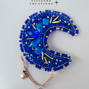 Moon Era bross királykék, Ékszer, Kitűző és Bross, Gyöngyfűzés, gyöngyhímzés, MESKA