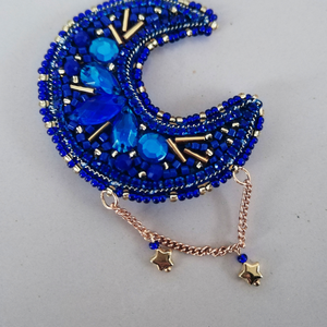 Moon Era bross királykék - ékszer - kitűző és bross - Meska.hu