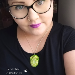 Tinkerbell nyaklánc, Ékszer, Nyaklánc, Medálos nyaklánc, Gyöngyfűzés, gyöngyhímzés, MESKA