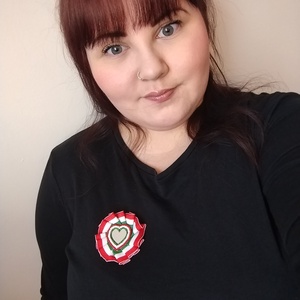 Tükrös szíves Kokárda - ékszer - kitűző és bross - Meska.hu