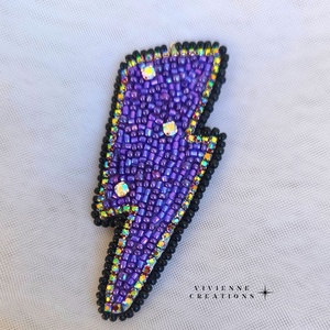 Villámos bross, Ékszer, Kitűző és Bross, Gyöngyfűzés, gyöngyhímzés, MESKA